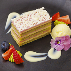 ピスタチオとバタークリームのガトーオペラ