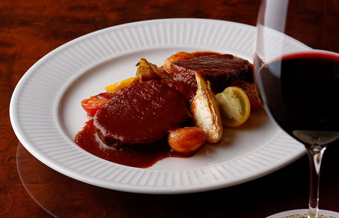 牛肉の赤ワイン煮込み